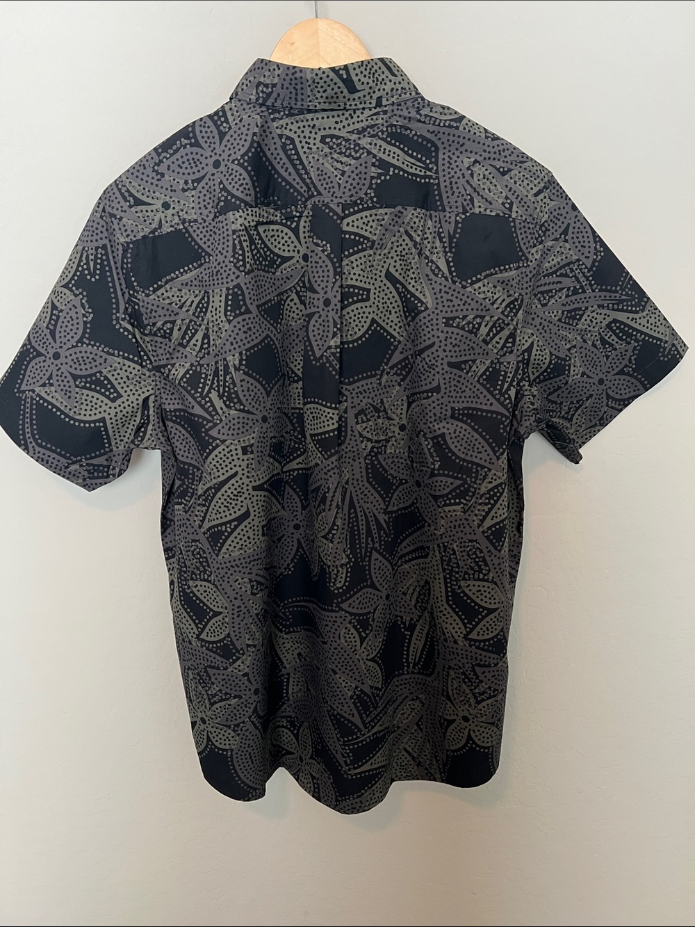 Billabong Black and Olive Green Floral Short Sleeve Button-Up Shirt - Picture 5 of 7